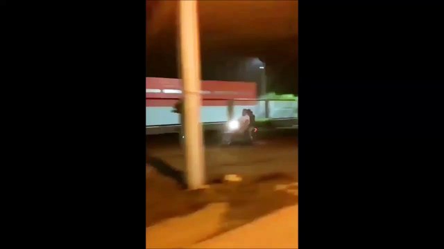 Prendre un ralentisseur à moto avec un passager... sensations garanties