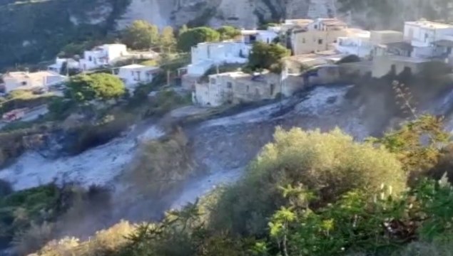 Lipari, incendio boschivo in zona Lami (12.09.22)
