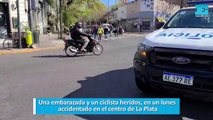 Una embarazada y un ciclista heridos, en un lunes accidentado en el centro de La Plata