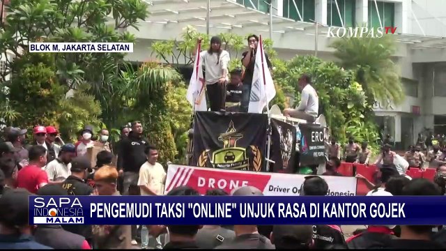 Pengemudi Taksi Online Geruduk Kantor Gojek, Tuntut Kenaikan Tarif Taksi Daring