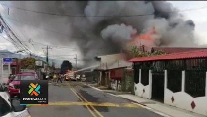 tn7-incendio-consume-varias-casas-120922