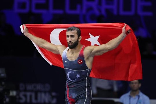 Burhan Akbudak'dan Dünya Güreş Şampiyonası'nda altın madalya