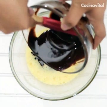Receta casera de Volcán de chocolate esponjoso | Postres fáciles | Cocina Vital
