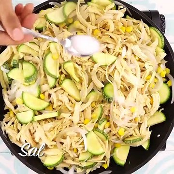 Receta de Lasaña de pollo con rajas de chile poblano y elotes | Cocina Vital