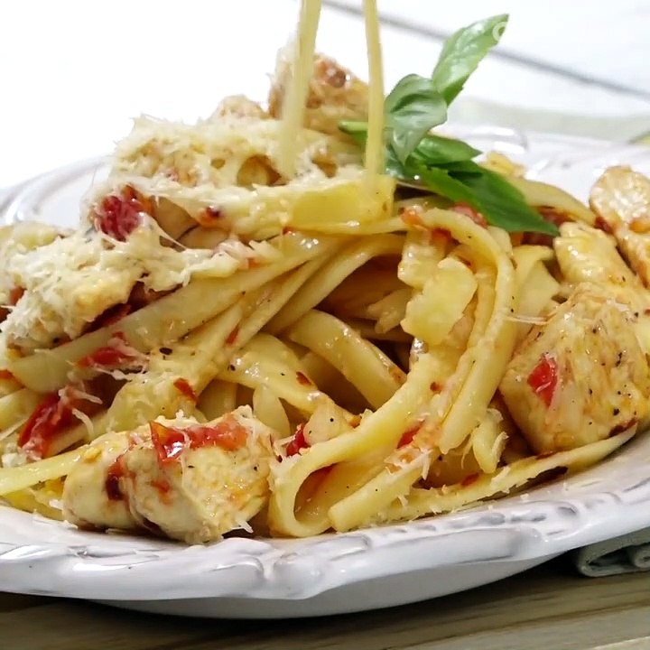 Receta de Pasta con pollo, tocino y queso manchego | Cocina Vital