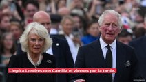 Está de luto: emotivas fotos del rey Carlos III llorando la muerte de la reina