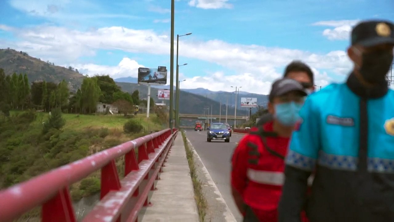 La cruzada en Quito para evitar los suicidios desde los puentes