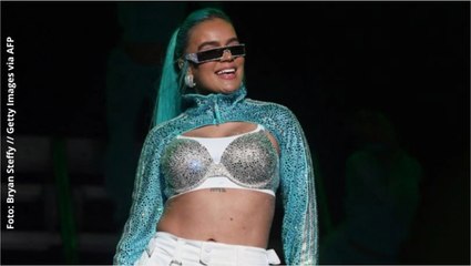 Karol G da mil dólares a ‘la Bichota’ que suba al escenario a bailar