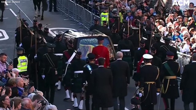 Police drag heckler from crowd during procession through Edinburgh, Scotland | September 13, 2022 | ACM