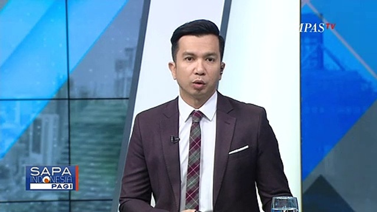 Mobil Tetabrak Kereta Api di Pelintasan Tanpa Palang Pintu, Semua Penumpang Selamat!