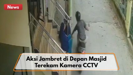 TEREKAM CCTV !! Seorang Wanita Paruh Baya Jadi Korban Jambret di Depan Masjid !!