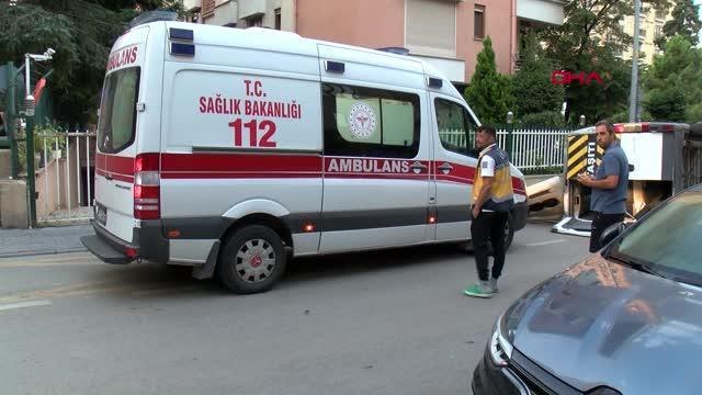 Son dakika haberleri... KADIKÖY'DE İŞÇİLERİ TAŞIYAN İKİ SERVİS MİNİBÜSÜ ÇARPIŞTI; 1 YARALI