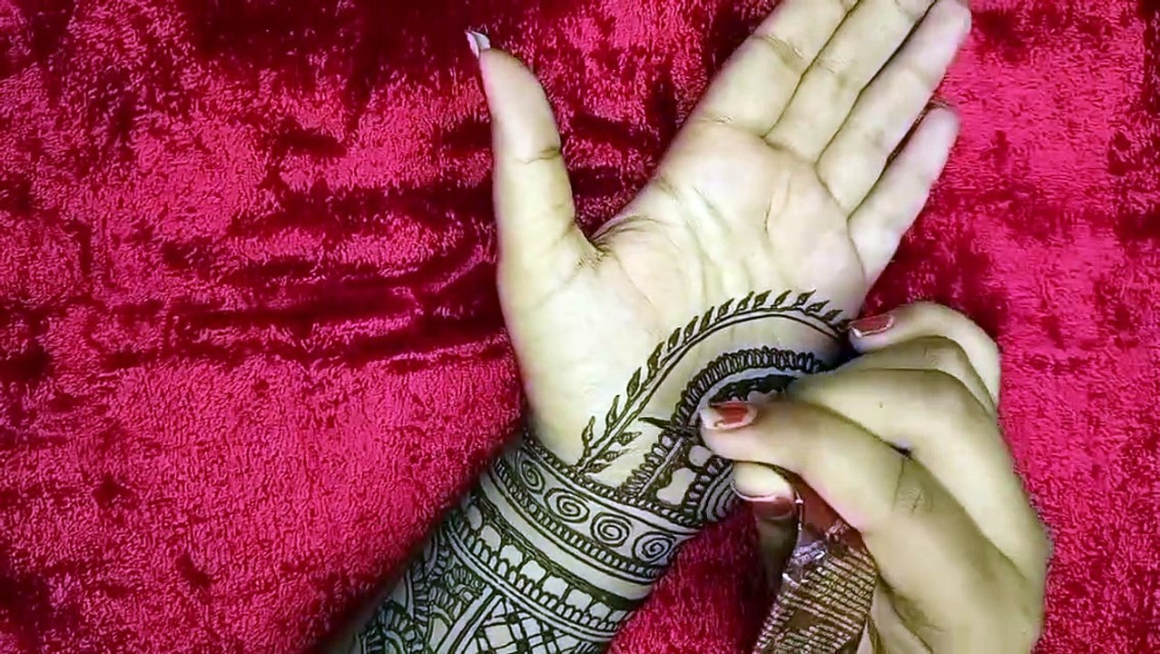 Simple mehendi design