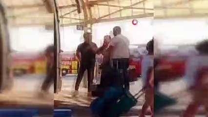Eski ve Yeni Sevgilinin Otogardaki Kavgası Kameraya Yansıdı!