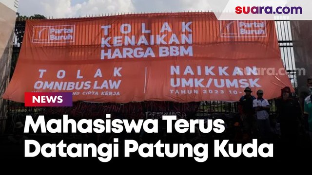 Gelombang Mahasiswa Terus Berdatangan ke Patung Kuda Jalan Merdeka Barat Jakarta Pusat