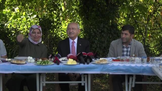 Sakarya haber | Kemal Kılıçdaroğlu, Hendek Faciasında Yaşamını Yitirenlerin Aileleri ile Buluştu: Devletin Yetkilileri Sizden Helallik İstemek Zorunda