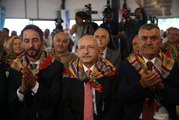 Kılıçdaroğlu, havai fişek fabrikası patlamasında hayatını kaybedenlerin yakınlarıyla buluştu