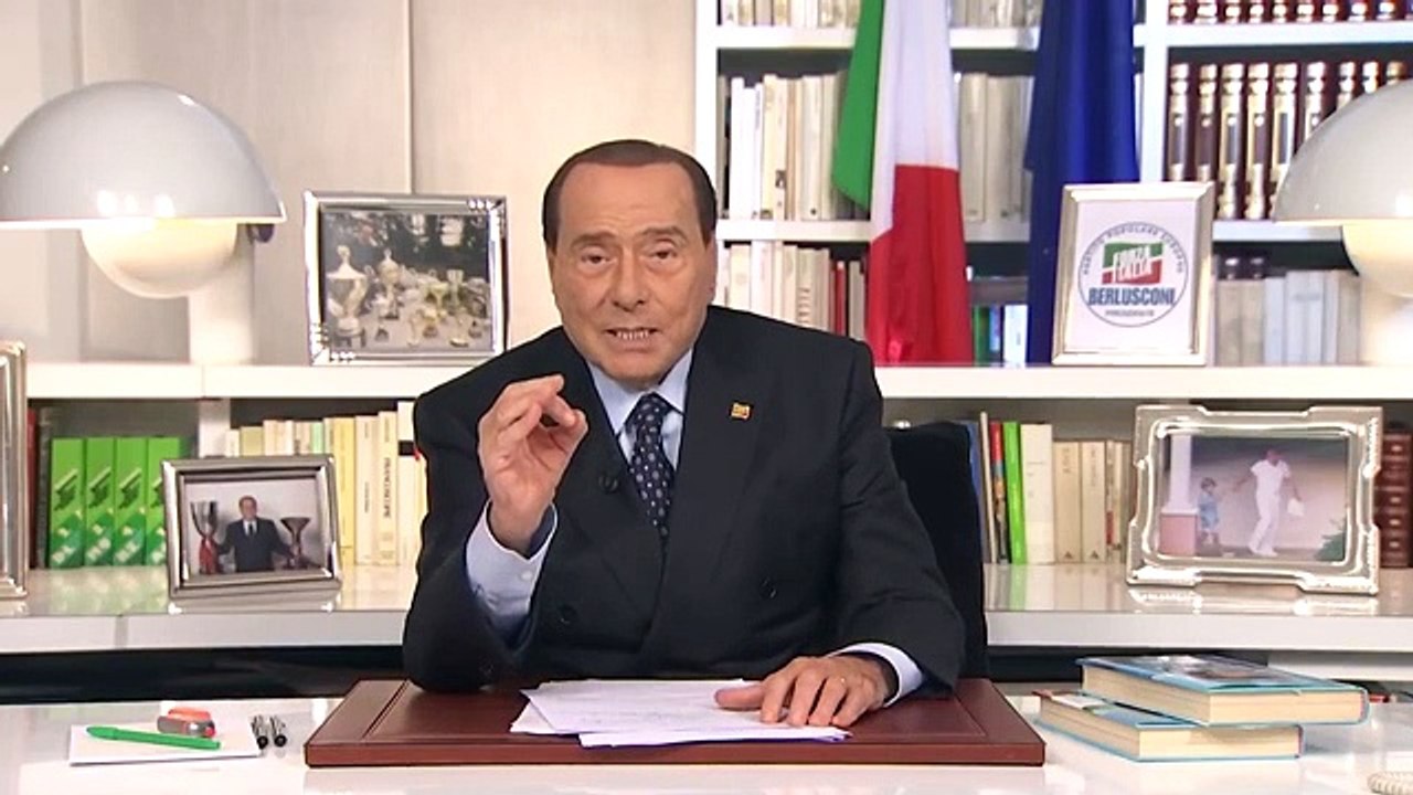 Silvio Berlusconi sale in cattedra: "Ecco cos'è la libertà" - Video
