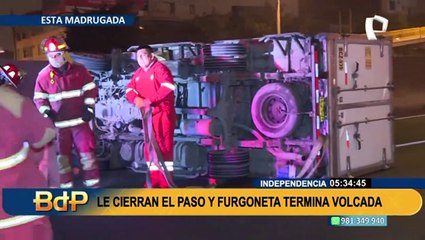 Independencia: furgoneta terminó volcada en la Panamericana Norte, dos personas salieron ilesas