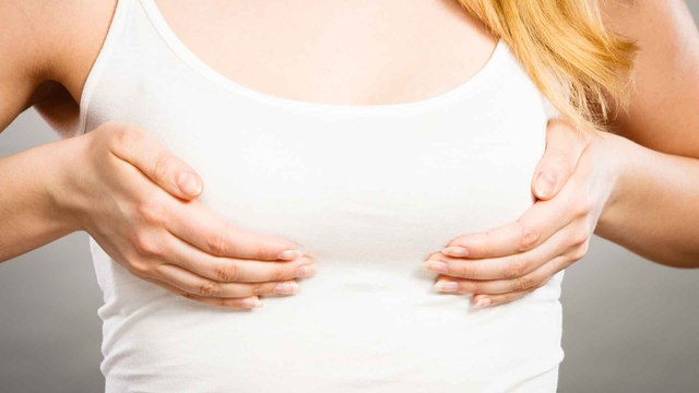 Kleiner Busen? Diese Styling-Tipps solltest du kennen!