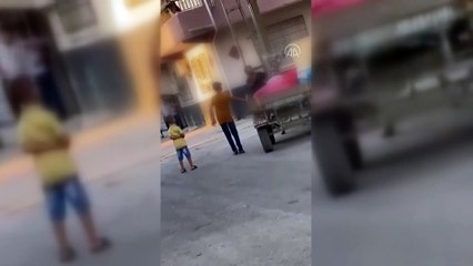 Yürümek istemeyen ata yumruklu saldırı