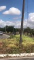 Caminhão colide em poste e trecho da Av. Raul Barbosa é bloqueado