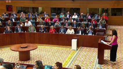 Ayuso reivindica la Oficina del Español y sugiere a la izquierda que cree dos "chiringuitos": el del 'Bulo' y del 'Tuitero compulsivo'.