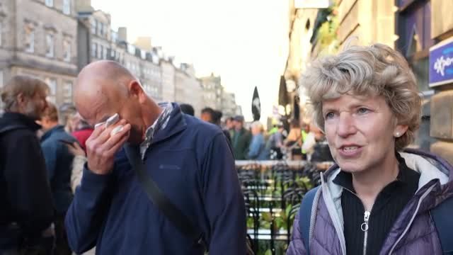 Miles de escoceses se despiden de Isabel II en la Catedral de Edimburgo