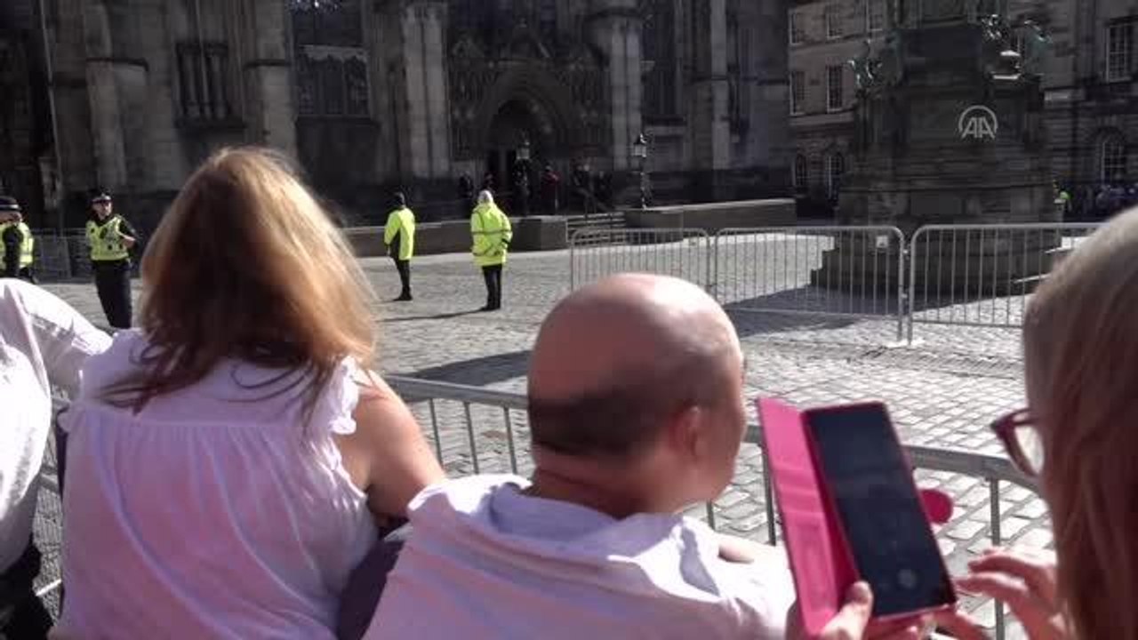 EDINBURGH - St. Giles Katedrali önünde protesto