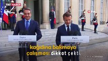 Miçotakis'in Macron'un kağıdına bakmaya çalıştığı anlar gündem oldu