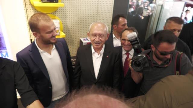 Sakarya haberi! Kılıçdaroğlu'nun Sakarya'da Ziyaret Ettiği Esnaf: Siz Kazanırsanız Biz de Kazanmış Olacağız