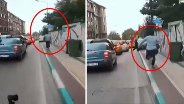 Bir kişiyi çaresizlik içinde otobüse koşarken fark etti! Motosikletli gençten herkesi duygulandıran hareket