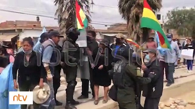 Inauguran el Tren Metropolitano en medio de restricciones a medios, vigilias y bloqueos