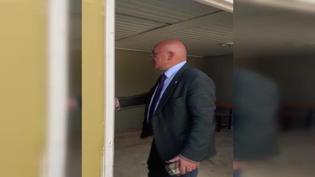 CHP'li Tanal, Urfa'da Köy Okuluna Gitti: Okulun Kapısı Zincirle Kilitlenmiş, Bu Kilit Eğitime Vurulan Asmadır