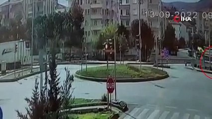 Otomobil ile tır çarpıştı, kaza anı kameraya yansıdı