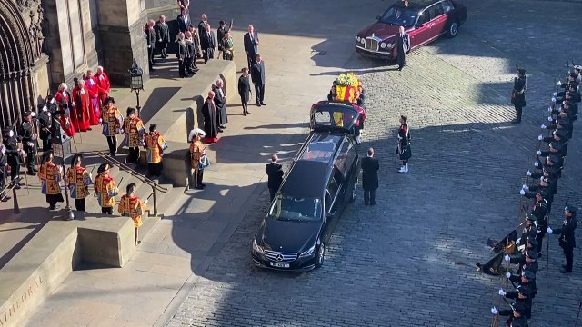 Corpo de Elizabeth II viaja a Londres para o último adeus
