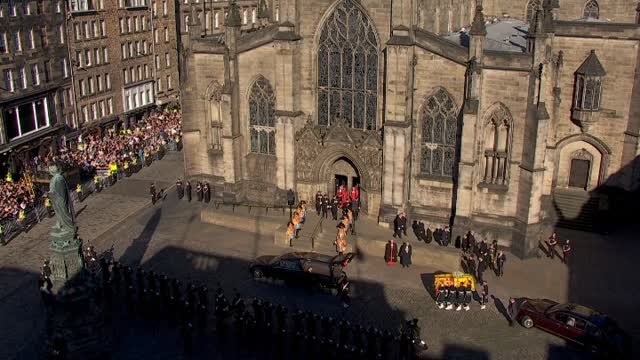 El féretro de la reina Isabel II llega a Londres