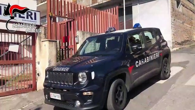 Spara ai familiari che non accettano la sua relazione con una donna