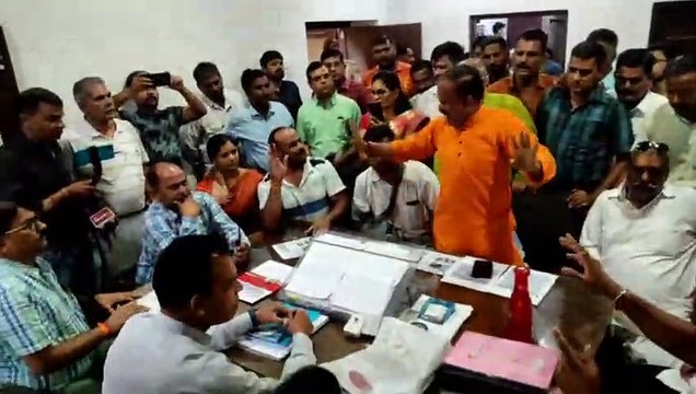 अजमेर में उप महापौर के साथ पार्षदों का दूसरे दिन भी पानी पर प्रदर्शन