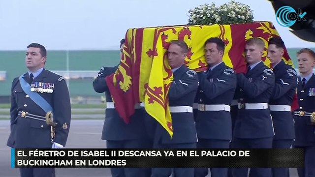 El féretro de Isabel II descansa ya en el Palacio de Buckingham en Londres