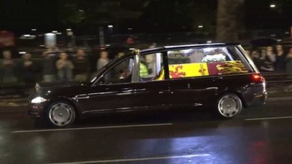 Los restos de Isabel II llegan al palacio de Buckingham