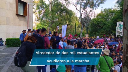 Estudiantes del IPN marchan a la Dirección General para entregar pliego petitorio