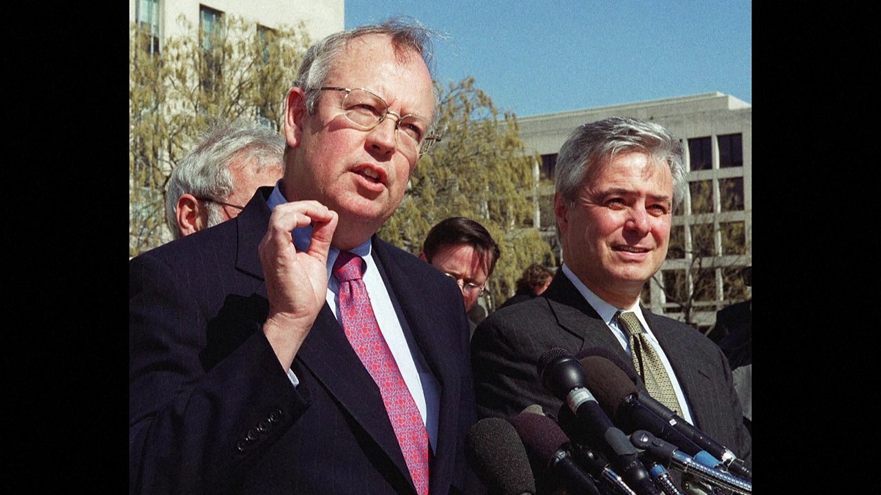 Morre Ken Starr, procurador que investigou Bill Clinton