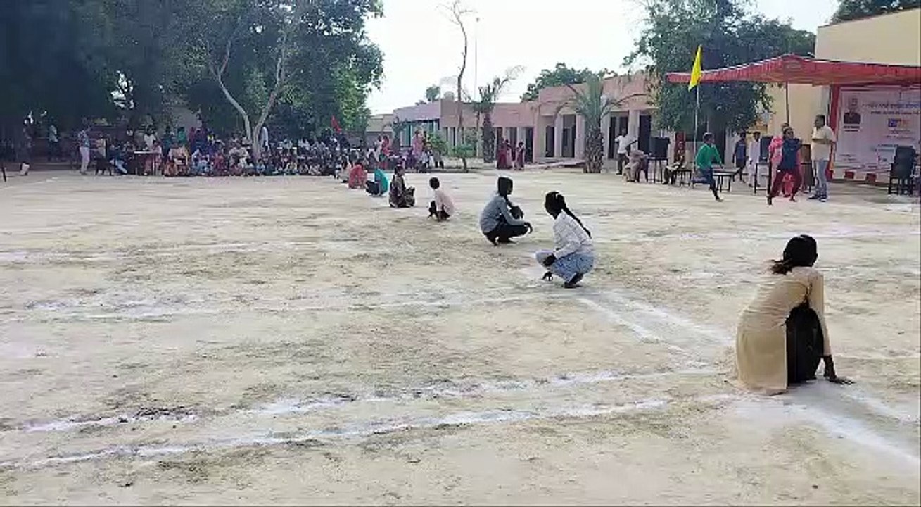 फाइनल मैच में महिला वर्ग कबड्डी में 13 जी छोटी,टेनिस बॉल क्रिकेट में खाटलबाना व हॉकी में चार एलएल की टीम रही विजेता
