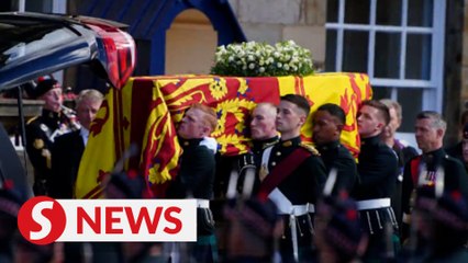 Descargar video: Queen Elizabeth’s coffin arrives in London from Scotland