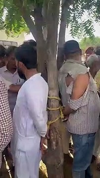 देखिये वीडियो...अपहरण कर ले जा रहे थे किशोर को...ग्रामीणों ने पेड़ से बांधकर की धुनाई