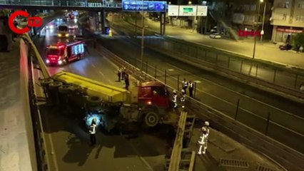 Kadıköy'de hafriyat yüklü TIR çevre yoluna uçtu: 1 yaralı