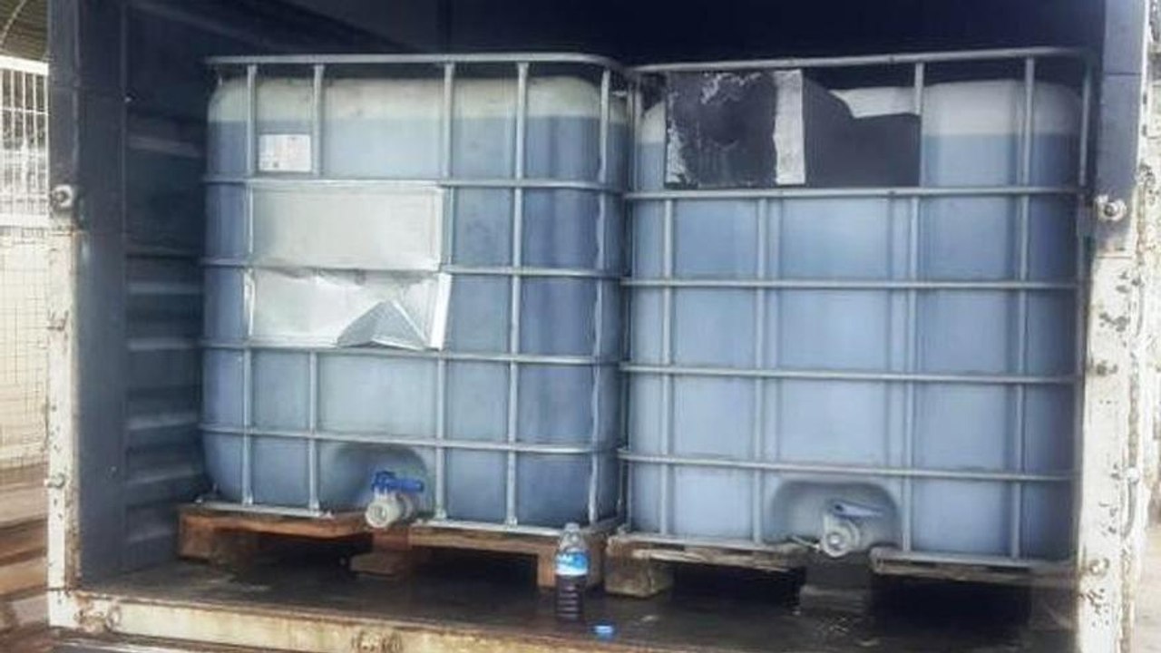 İzmir'de 12,5 ton kaçak akaryakıt ile 4 ton etil alkol ele geçirildi