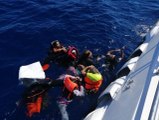 Son dakika haber... Yunanlıların ölüme terk ettiği 73 düzensiz göçmen kurtarıldı, 6'sı hayatını kaybetti