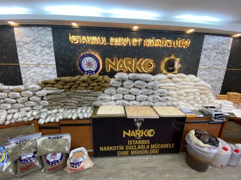 İstanbul’da 1 ayda yarım ton uyuşturucu yarım milyon hap ele geçirildi: 454 kişi tutuklandı